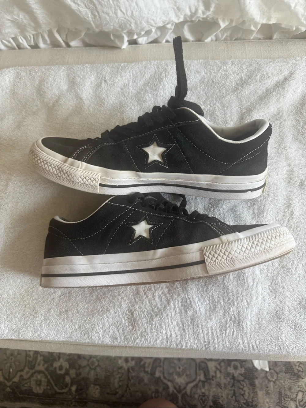 Converse One Star Pro sneakers in black suede with a white star logo Woman’s 9